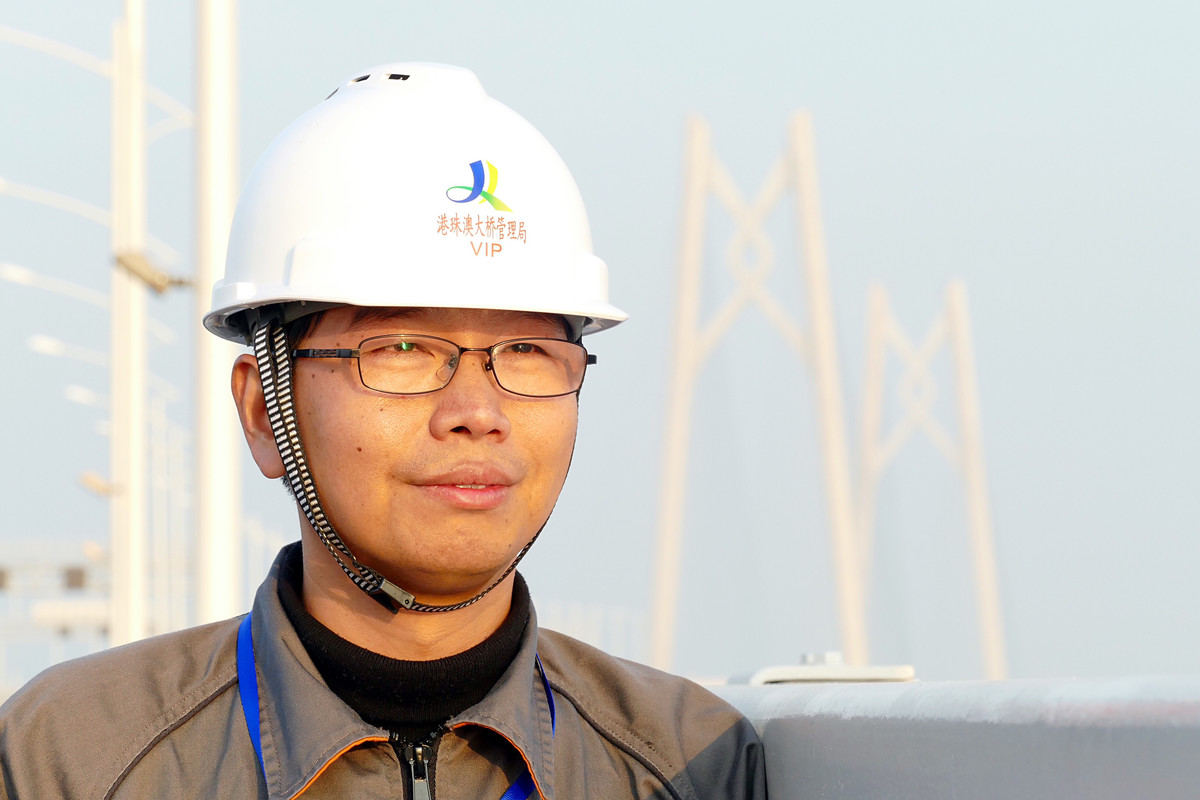 163756184778544.jpg 张劲文 全国五一劳动奖章获得者 99届土木研究生 港珠澳大桥管理局.jpg