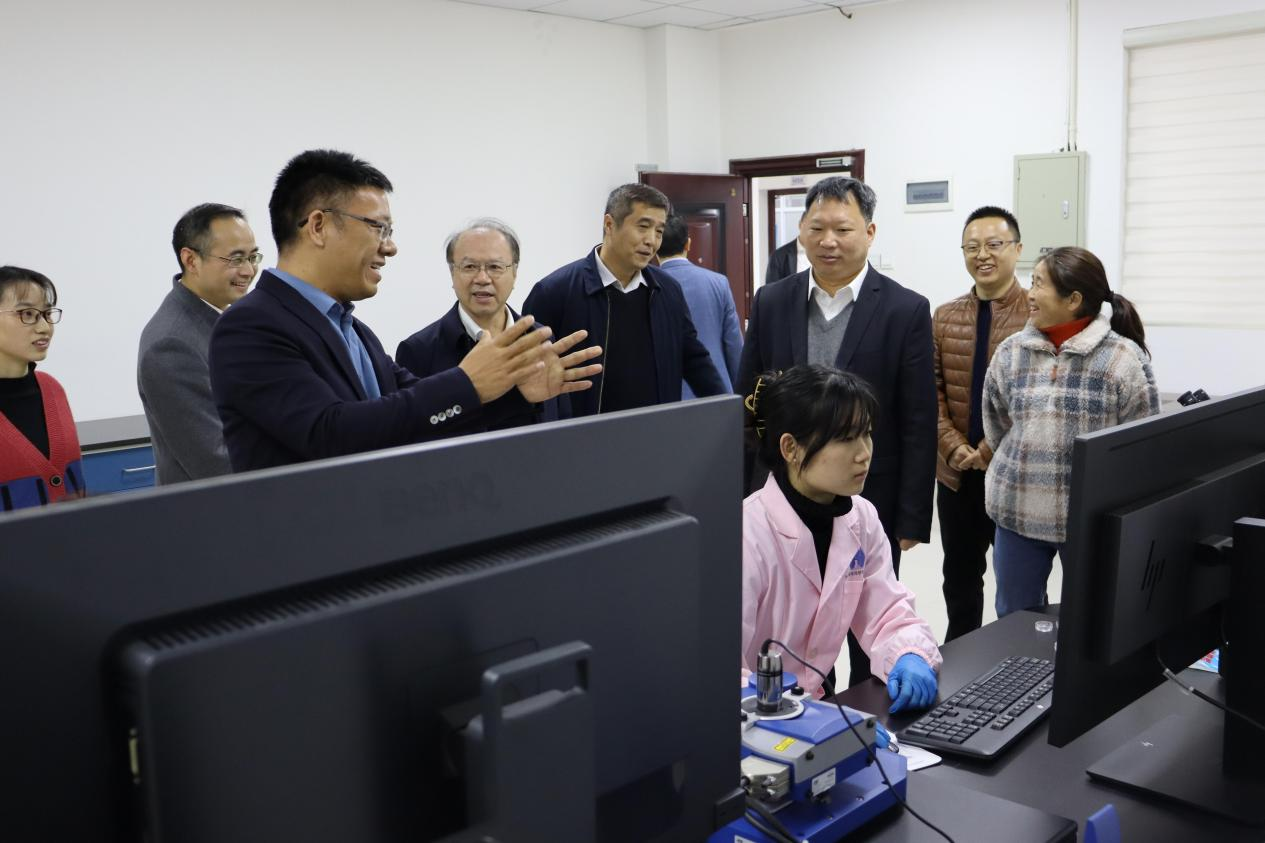 中国工程院院士、杰出校友王双飞教授考察星空体育·(China)官方网站分析测试中心