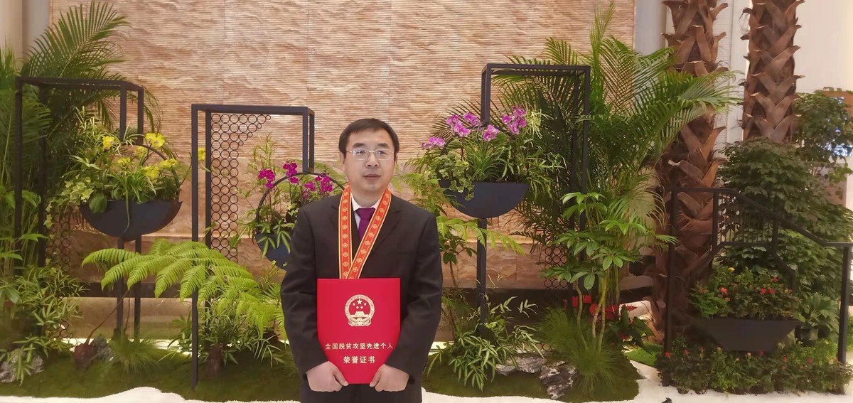 16375623413636.jpg 赵 宏 全国脱贫攻坚先进个人 94级汽车运用工程专业 天津交通职业学院.jpg